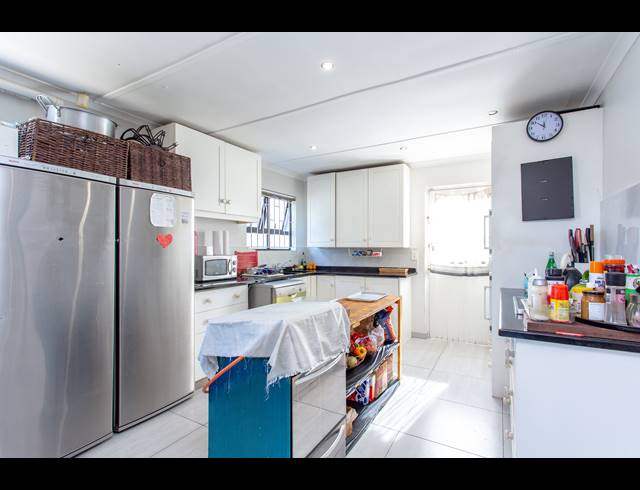 3 BEDROOM FREEHOLD FOR SALE IN LANSDOWNE
